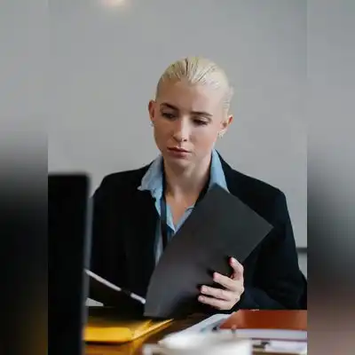 侯柏凤